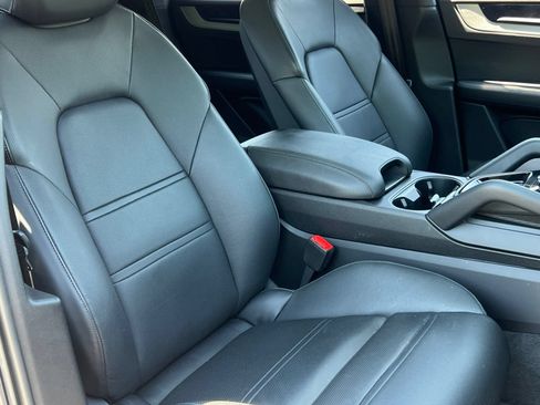 Certified 2024 Porsche Cayenne Coupe AWD/4WD image 17