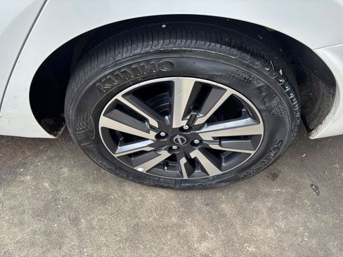 Used 2025 Nissan Versa SV FWD image 24