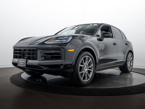 Certified 2026 Porsche Cayenne AWD/4WD image 1