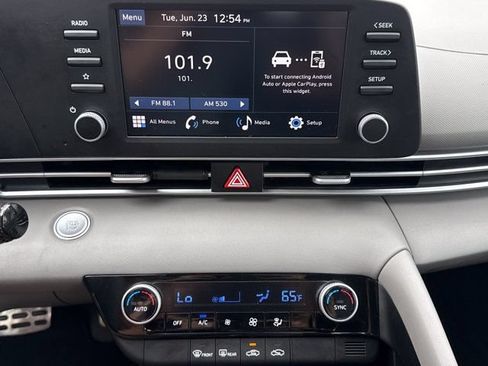 Used 2025 Hyundai Elantra Sport FWD image 15