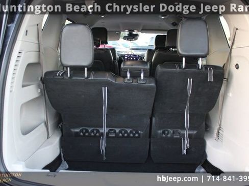 Used 2023 Chrysler Pacifica Touring-L image 34