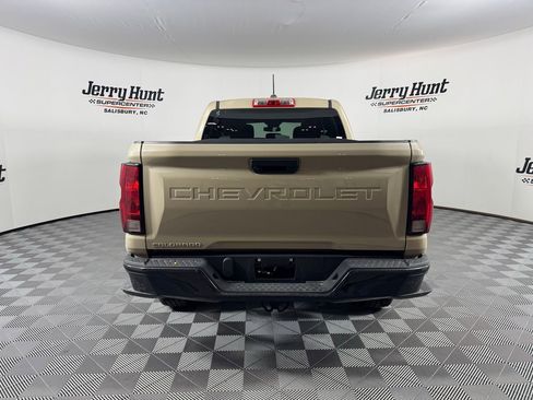 Used 2024 Chevrolet Colorado W/T image 9