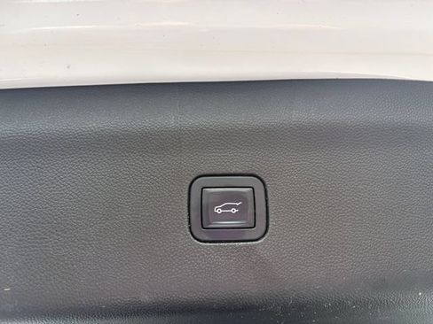 Used 2024 Chevrolet Blazer EV LT AWD/4WD image 18
