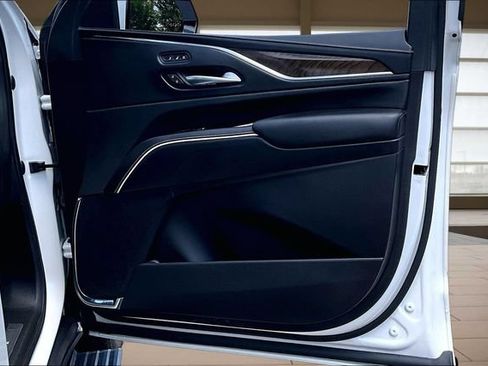 Used 2023 Cadillac Escalade ESV Sport Platinum w/ LPO, ONYX Package AWD/4WD image 23