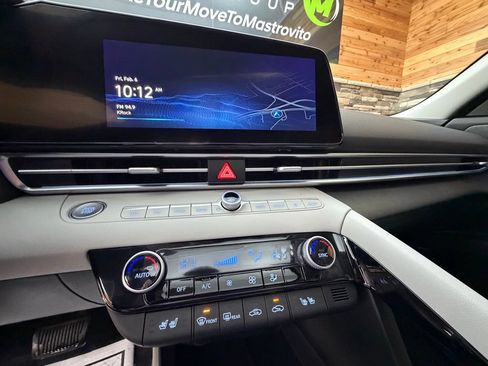 Used 2025 Hyundai Elantra Limited FWD image 18