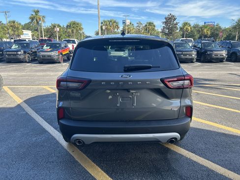 New 2025 Ford Escape SE image 5