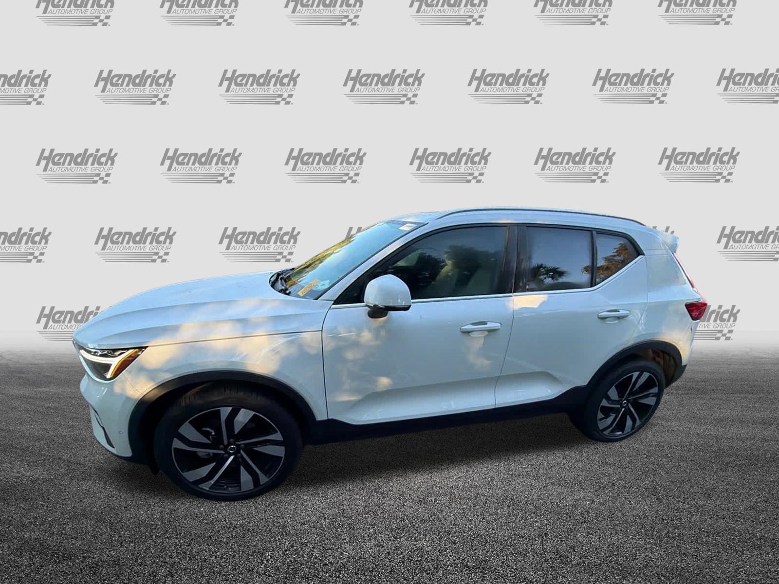 Used 2024 Volvo XC40 B5 Plus w/ Protection Package Premier AWD/4WD image 9