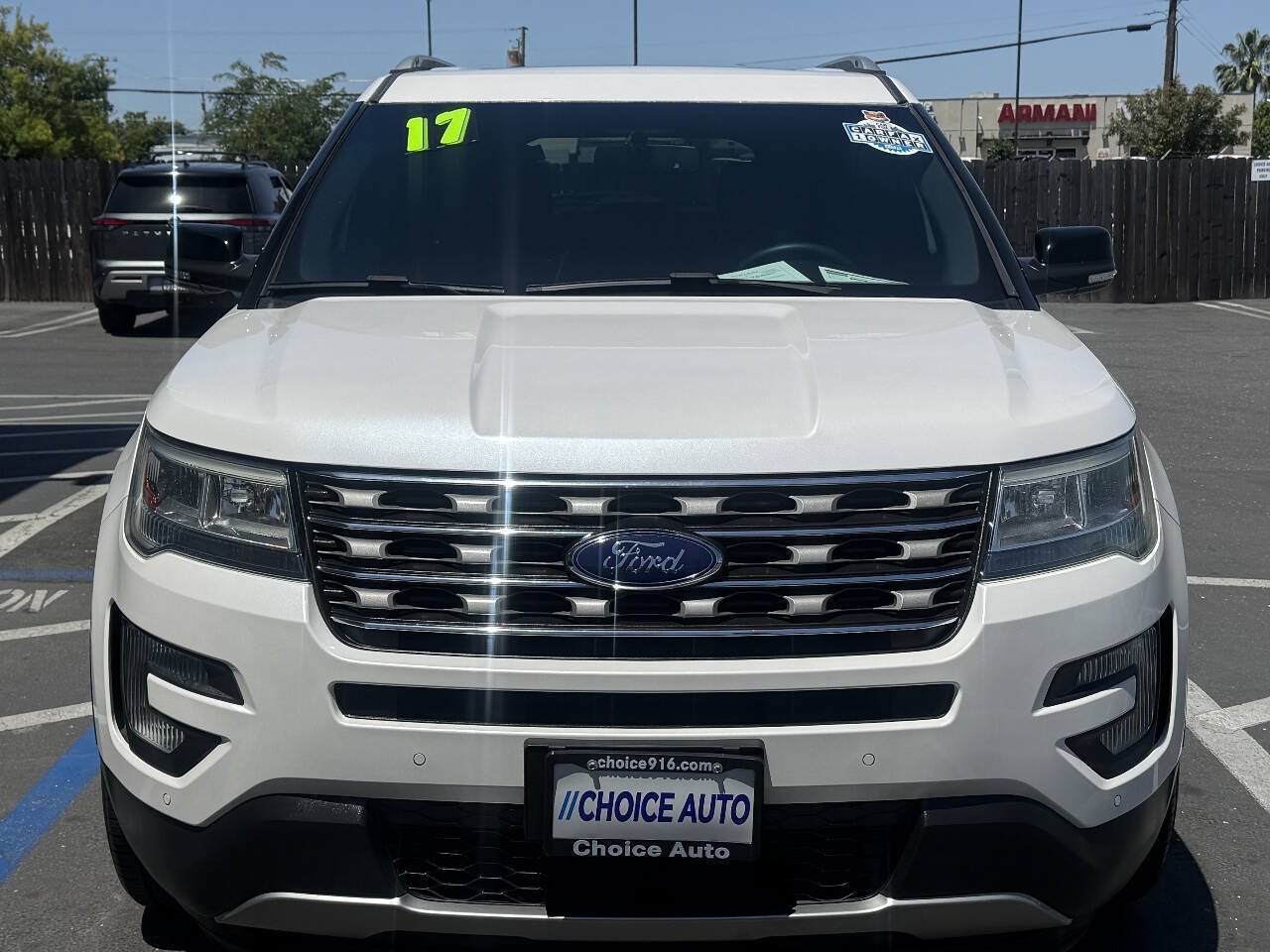 Used 2017 Ford Explorer XLT w/ Equipment Group 202A FWD image 2