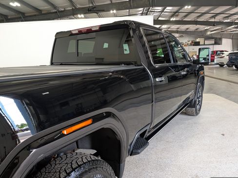 Used 2024 GMC Sierra 2500 Denali w/ Technology Package AWD/4WD image 3