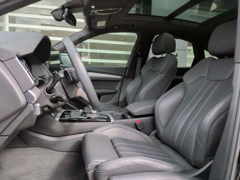 Used 2022 Audi Q5 2.0T Prestige w/ Prestige Package image 16