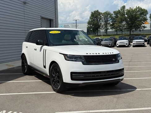 Used 2024 Land Rover Range Rover SE AWD/4WD image 4