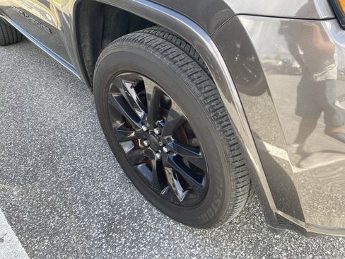 Used 2021 Jeep Grand Cherokee Laredo X RWD image 7