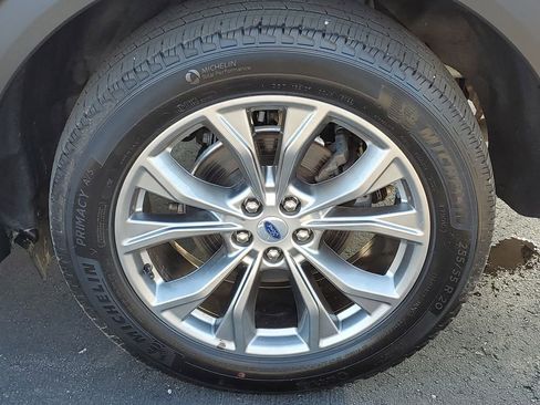 Certified 2022 Ford Explorer XLT w/ Equipment Group 202A image 38