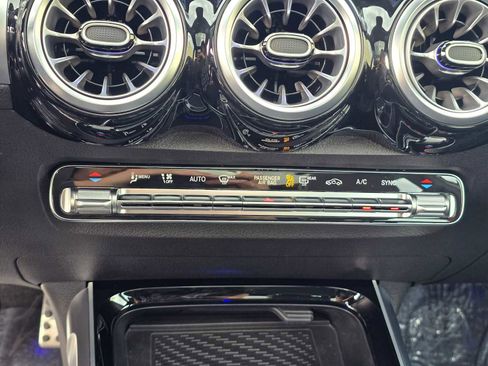 Used 2025 Mercedes-Benz GLB 35 AMG AMG GLB 35 image 30