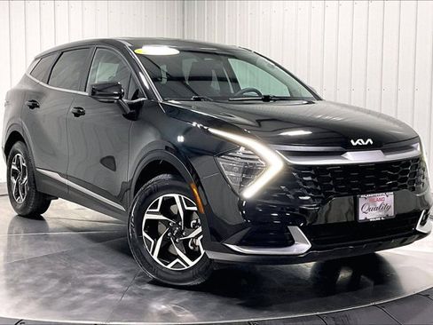 Used 2024 Kia Sportage LX AWD/4WD image 3