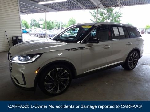 Used 2025 Lincoln Aviator Reserve w/ Equipment Group 201A AWD/4WD image 3