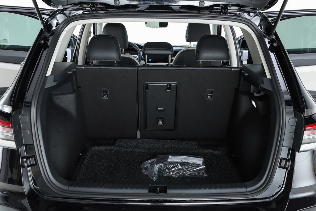 New 2026 Volkswagen Taos SE FWD image 29