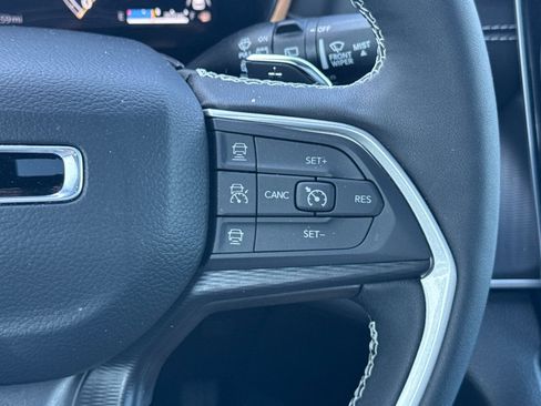 Used 2025 Jeep Grand Cherokee Laredo X w/ Luxury Tech Group I RWD image 38