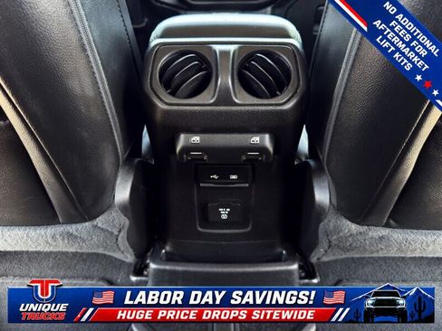 Used 2020 Jeep Wrangler Unlimited Sahara w/ LED Lighting Group AWD/4WD image 31