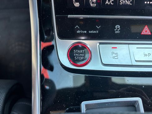 Used 2024 Audi RS Q8 w/ Black Optic Package image 28