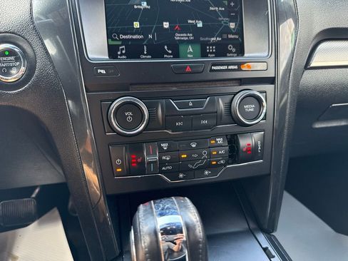 Used 2018 Ford Explorer XLT w/ Equipment Group 202A AWD/4WD image 37
