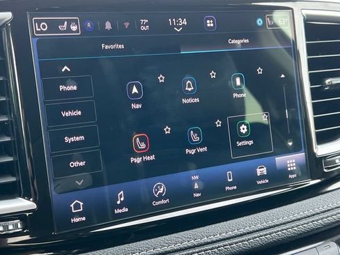 Used 2024 Chrysler Pacifica Limited FWD image 27