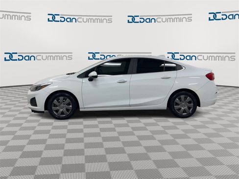 Used 2019 Chevrolet Cruze LT image 5