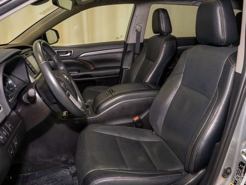 Used 2019 Toyota Highlander Limited image 12