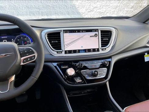 New 2026 Chrysler Pacifica Pinnacle image 5