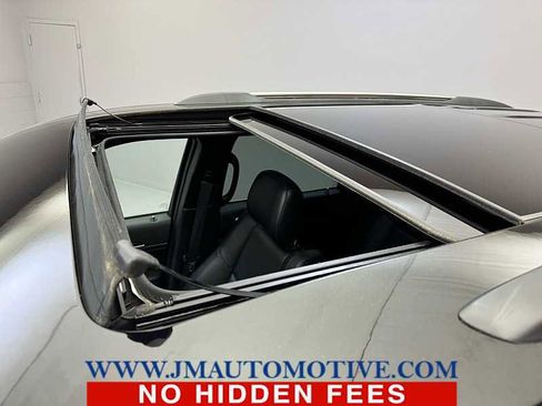 Used 2022 Jeep Grand Cherokee Limited w/ Tech Group AWD/4WD image 11