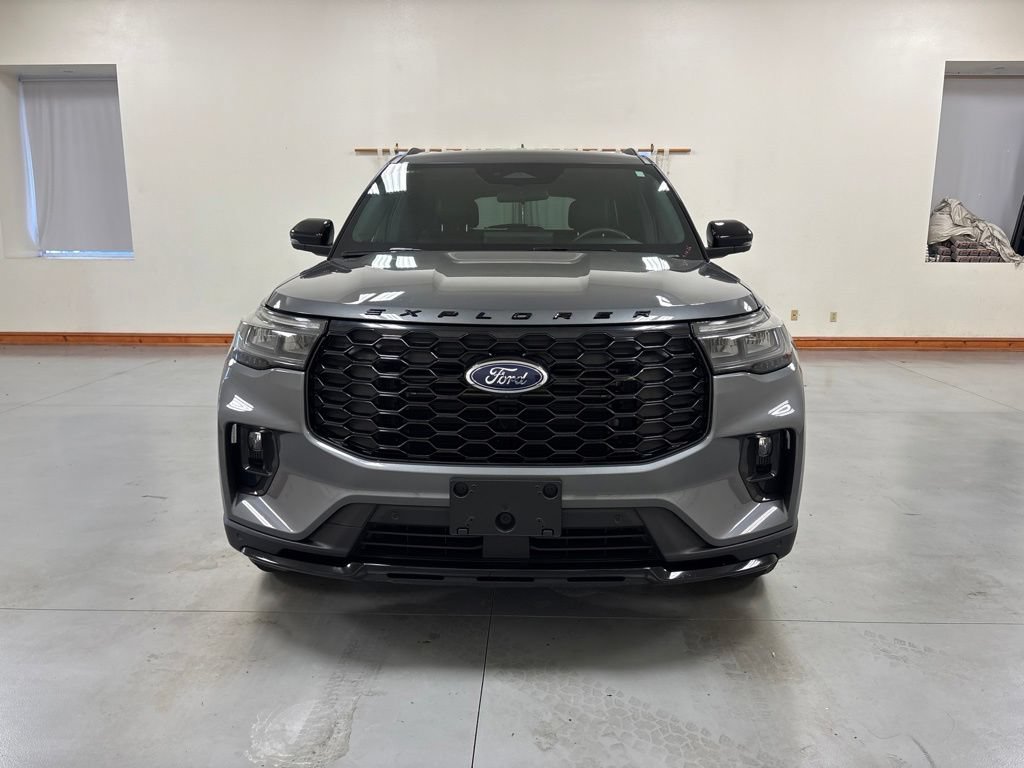 Used 2025 Ford Explorer ST-Line AWD/4WD image 3