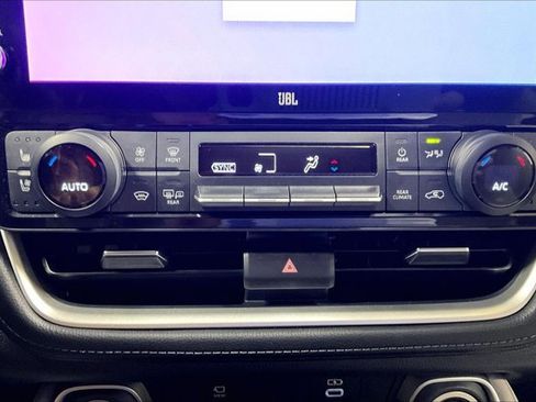 Certified 2024 Toyota Grand Highlander AWD image 34