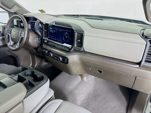 Used 2025 Chevrolet Silverado 1500 LT image 31