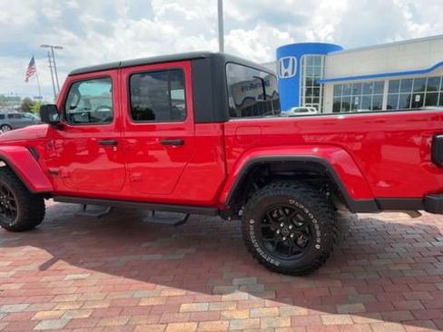 Used 2024 Jeep Gladiator Sport AWD/4WD image 7