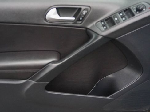 Used 2017 Volkswagen Tiguan S FWD image 19