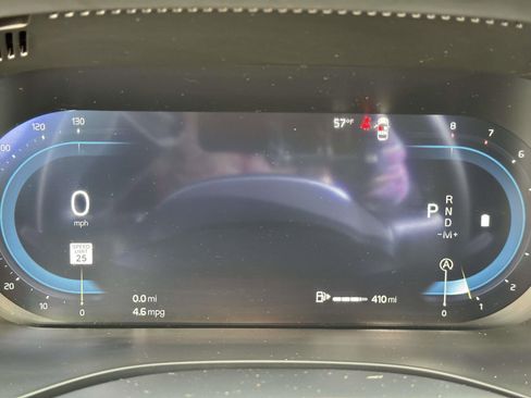 Used 2025 Volvo XC60 B5 Plus image 19