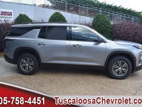 Used 2025 Chevrolet Traverse LT w/ LPO, Floor Liner Package FWD image 13