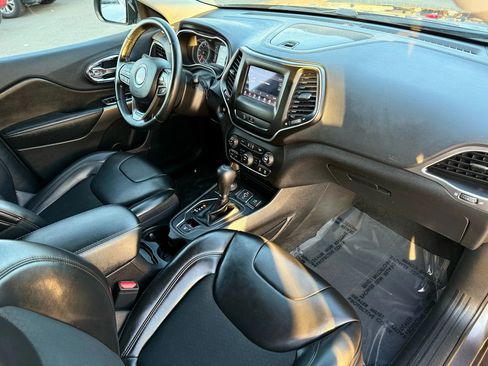 Used 2020 Jeep Cherokee Latitude Plus w/ Cold Weather Group AWD/4WD image 20