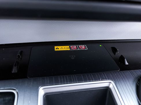 Used 2025 Toyota Sienna XLE FWD image 28