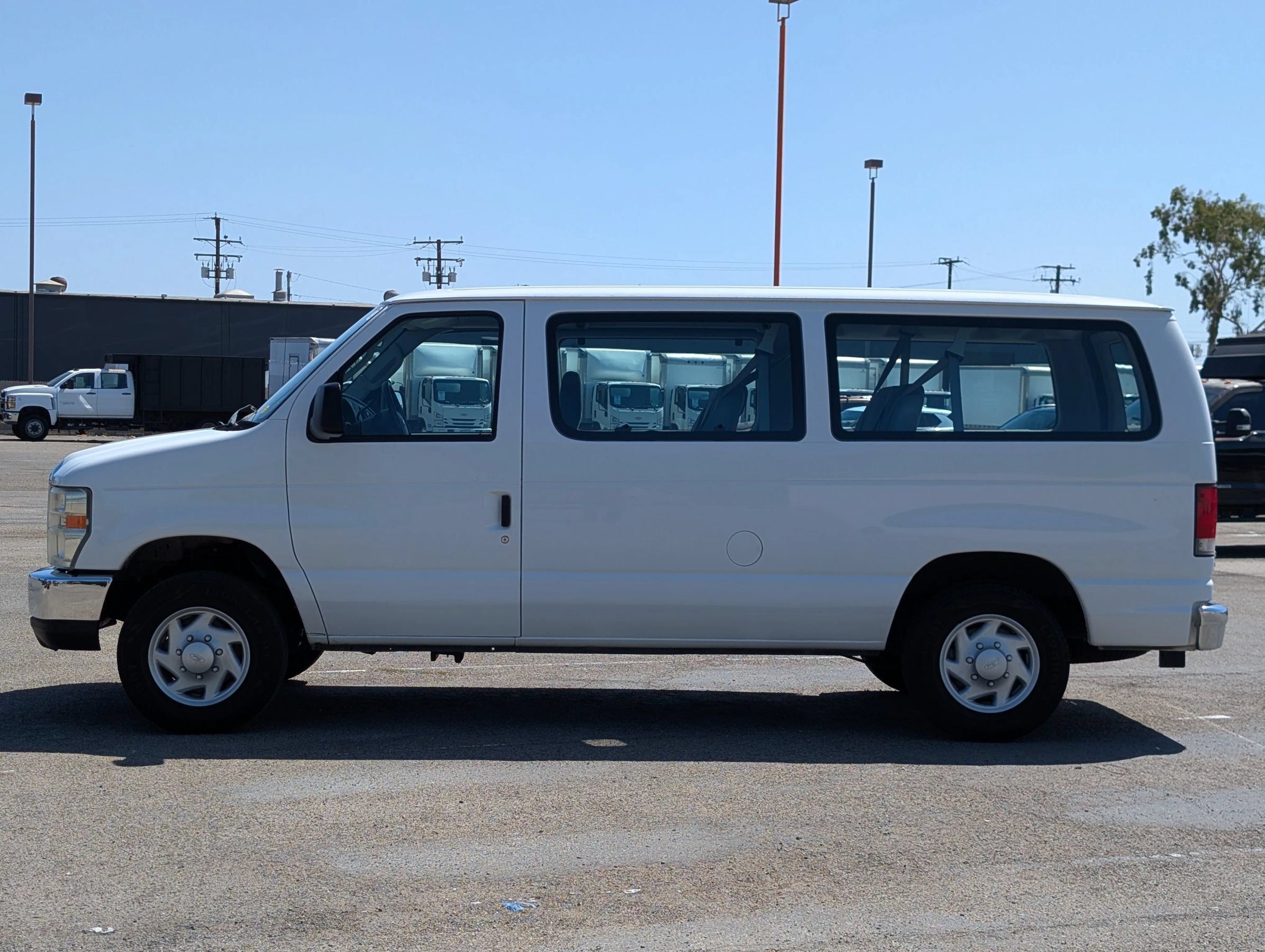 Used 2008 Ford E-150 and Econoline 150 Wagon RWD image 4