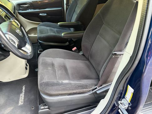 Used 2017 Dodge Grand Caravan SE w/ UConnect Hands-Free Group FWD image 20