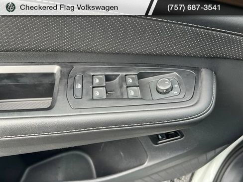 Used 2025 Volkswagen Atlas SE FWD image 15