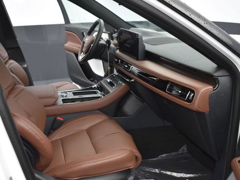 New 2025 Lincoln Aviator Reserve w/ Equipment Group 201A image 13