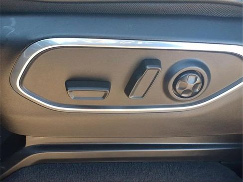 Used 2024 Jeep Wagoneer L Series II image 28