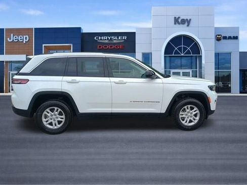 Used 2023 Jeep Grand Cherokee Laredo w/ Luxury Tech Group I AWD/4WD image 7