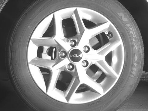 Used 2025 Kia Soul LX w/ LX Technology Package FWD image 12