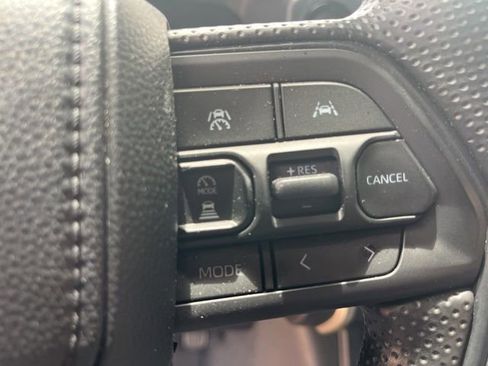 Used 2025 Toyota Tacoma SR5 AWD/4WD image 15