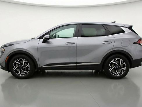 Used 2025 Kia Sportage LX image 3