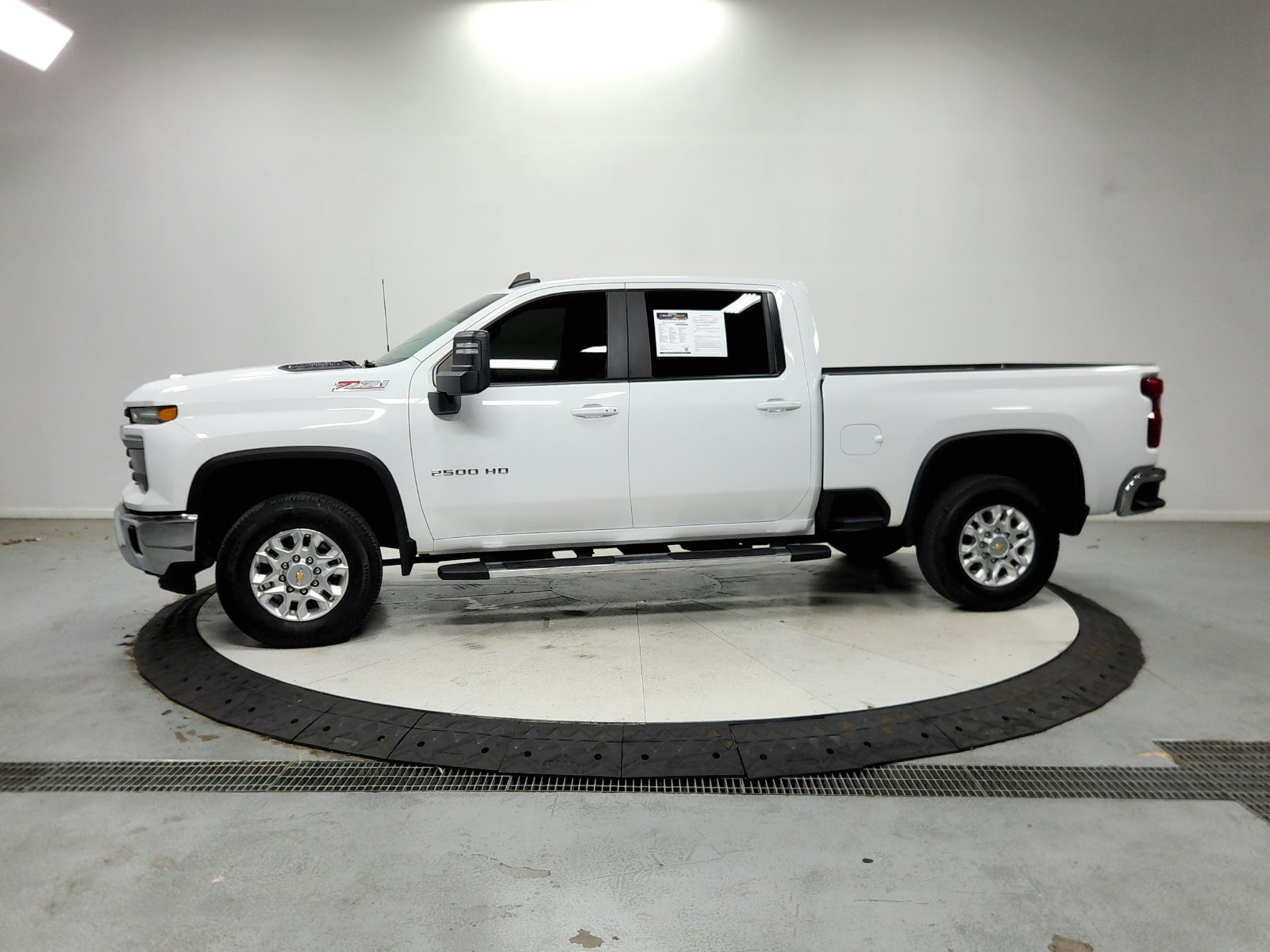 Used 2025 Chevrolet Silverado 2500 LT AWD/4WD image 5