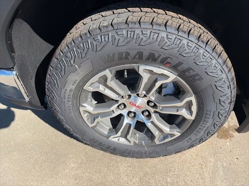 New 2026 GMC Sierra 1500 SLE w/ Preferred Package image 10